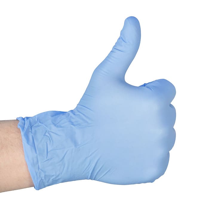 синяя нитриловая перчатка на правой руке с поднятым вверх большим пальцем.